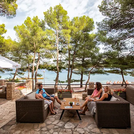 Готель Aminess Senses Hvar 4*